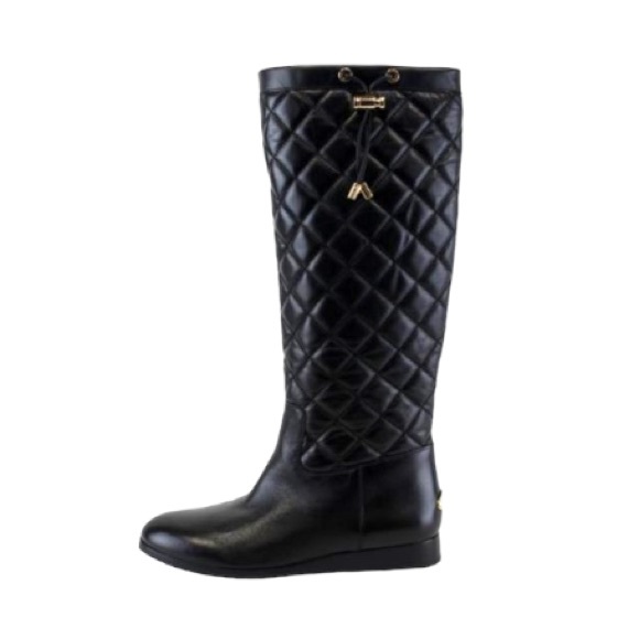 MICHAEL KORS Quilted Lizzie Boots in Black.
Size 6.5.
Pristine Condition. - Picture 3 of 5